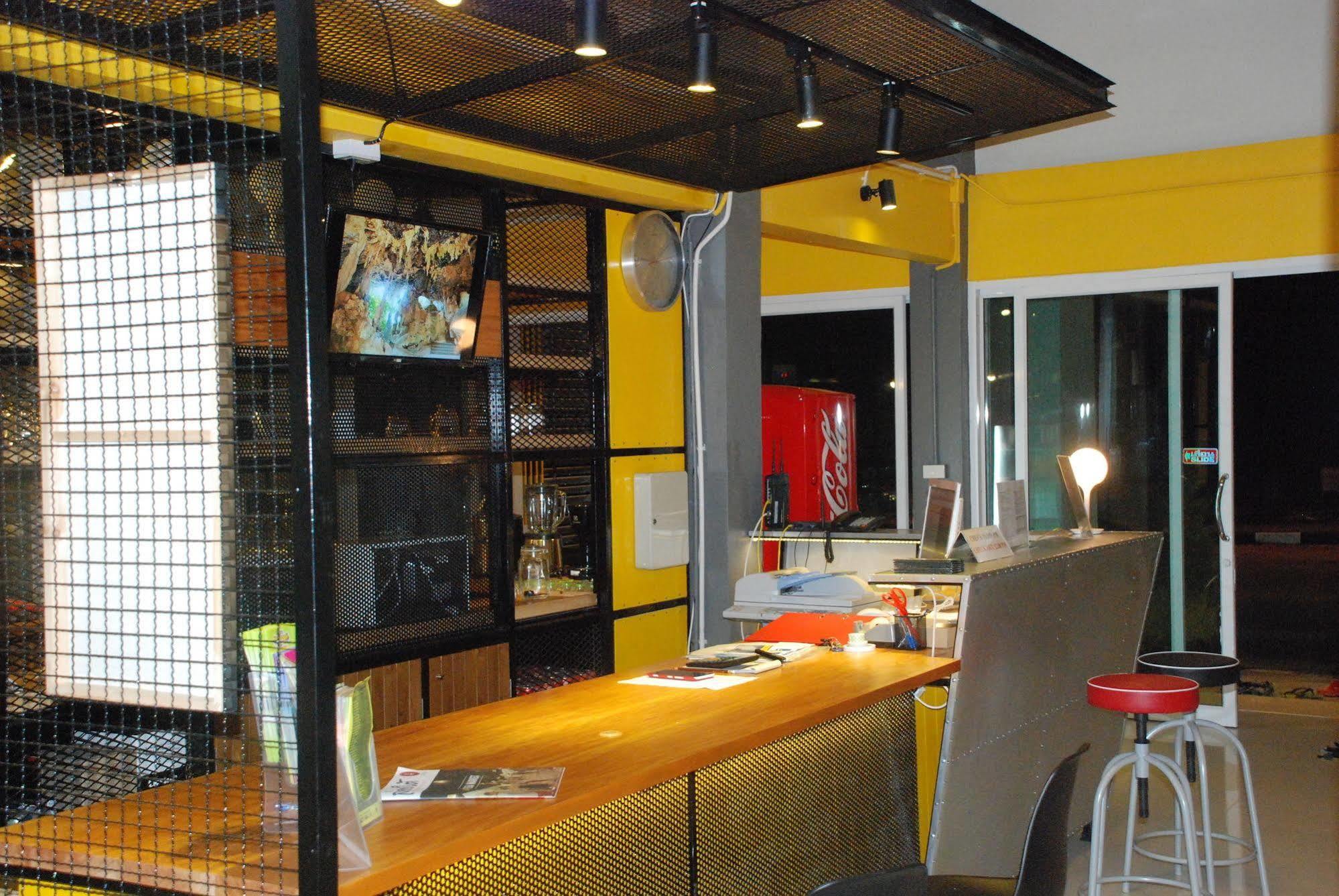 OYes Hostel Krabi town Exterior foto